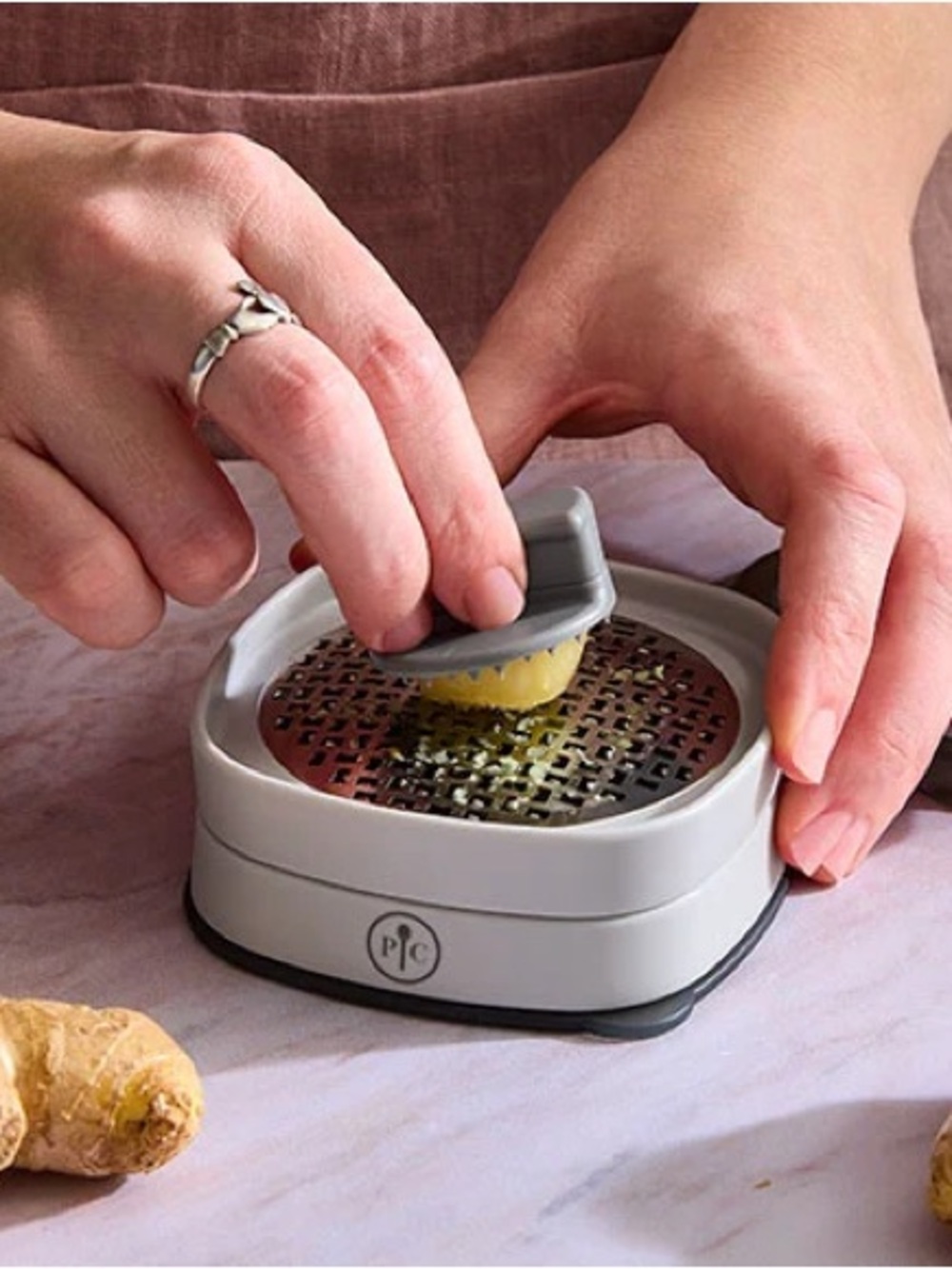 Pampered Chef Gray Handheld Ginger Grater with Safety Pusher